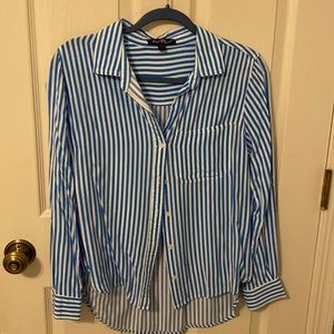 Adorable blue striped top